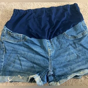 SHEIN maternity shorts